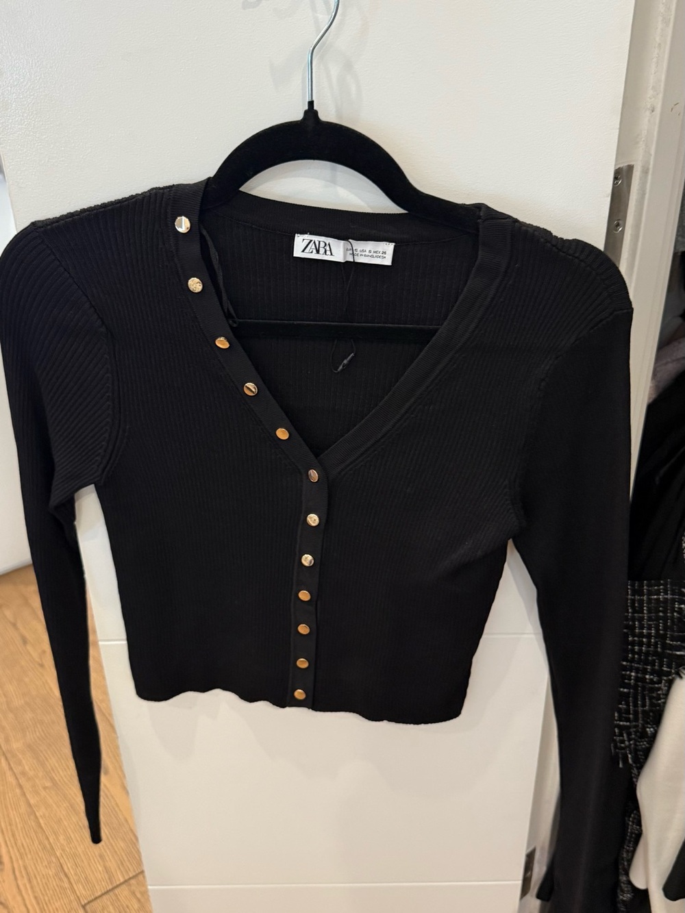Zara Black Ribbed V-Neck Snap-Front Long Sleeve Top